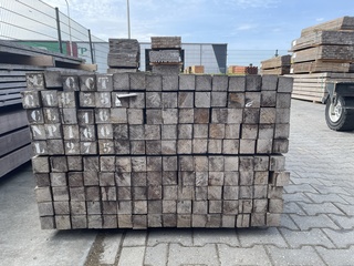 Ca. 80x Azobe Palen Fijnbezaagd Gepunt, 60x60mm, lengte 275cm